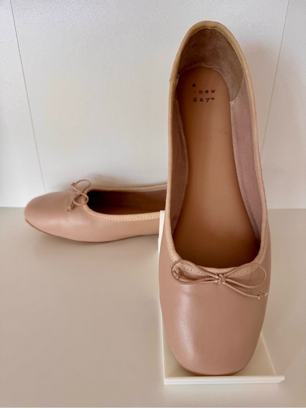 A New Day Nude Ballet Flats Bow Accent Size 9 Tan Faux Leather